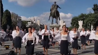 "Ние сме <span class="highlight">Алиталия</span>": Бивши стюардеси протестираха заради липса на алтернатива