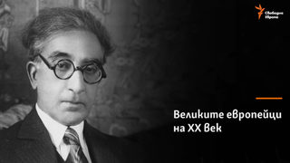 <span class="highlight">Константинос</span> <span class="highlight">Кавафис</span>, застанал леко косо към Вселената
