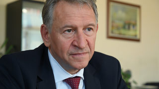 "Ситуацията е критична": Без и дума за нови COVID мерки министърът призова за ваксиниране
