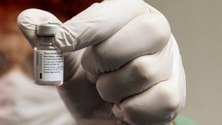 Прокуратурата сравни ваксините с шоколад на промоция