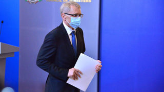 Коронавирусът в България: учениците ще се тестват докато заболеваемостта падне под 250 на 100 хил.