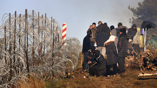 В Европа срещу 14 хил. долара: Как мигрантите се оказаха в Беларус