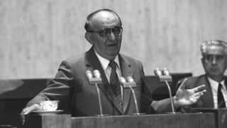 Промяна и/или подмяна: навършват се 35 години от 10 ноември 1989 година