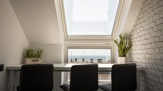 Модерният офис край морето, който напълно преобразява работната среда