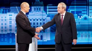 Президентът срещу професора: полет над телевизионния дебат