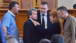 След изборите: Двама сценаристи от "Седем осми" отказват да са депутати (хронология)