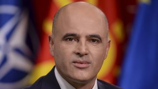 Заев пое курс към оставка, докато медиите се питат дали приемникът му е учил в "Харвард"