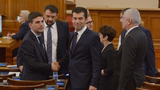 Началото на 47-ия парламент: неочакван нов председател, въпросителни за кабинета и обещания за промени