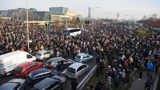 Хиляди сърби блокираха пътища в антиправителствен протест