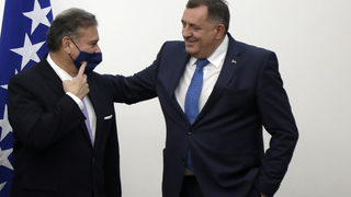 Босненските сърби отварят днес път за собствена армия въпреки предупрежденията