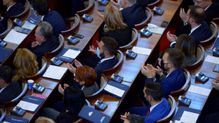Нови депутати: кой влиза в парламента на местата на министрите