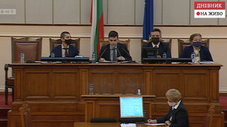 Заседанието на парламента: Въпросите към здравния министър и гласуването на по-кратката <span class="highlight">ваканция</span>