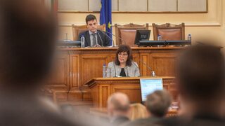 Депутатите пак спориха за маските и приеха министърът да издава заповеди за COVID мерки