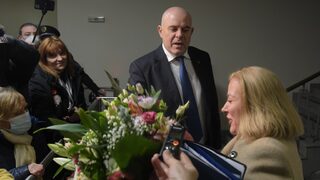Превод в ефир: Букет, оставка и една програмна реч