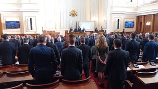 ГЕРБ и ДПС се обявиха за единство и диалог, управляващите реагираха с мълчание