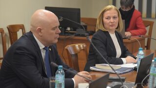 Предложение: Със случаен избор да се определя кой да разследва главния прокурор