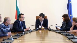 Премиерът се разбра с "Възраждане" за работна група, която да реши бъдещето на COVID сертификата