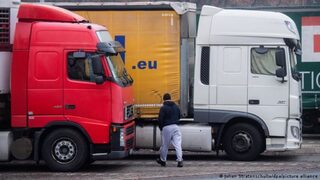 Германия изпитва остър недостиг на шофьори на <span class="highlight">ТИР</span>-<span class="highlight">ове</span>