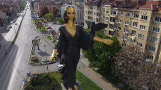 Европа помага <span class="highlight">на</span> правителството да оцени рисковете от прането <span class="highlight">на</span> <span class="highlight">пари</span>