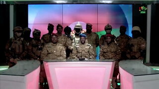 Армията в Буркина Фасо свали президента - преврат във втори ключов съюзник на Франция