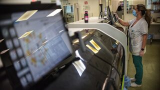 Омикрон вече е доминиращият вариант на коронавируса в България