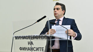 Властта отчита близо 900 млн. лв. бюджетен излишък към края на април