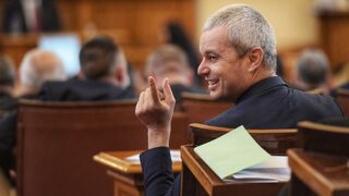 Здравната инспекция иска да глоби 21 депутати, били са без маски (допълнена)