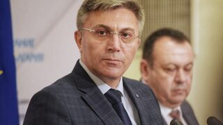 Докато представяше идеи за промени в конституцията Карадайъ нарече премиера "цар Киро"