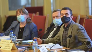 Бюджетната комисия прие на първо четене парите за държавното <span class="highlight">обществено</span> <span class="highlight">осигуряване</span>