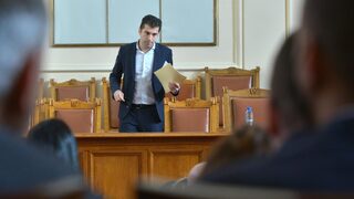 Премиерът ще помага на прокуратурата със списък за Пеевски, Таки, Мата Хари, "Осемте джуджета" и други (допълнена)