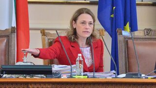 Ива Митева ще предложи правила срещу неплащането <span class="highlight">на</span> наеми от партиите