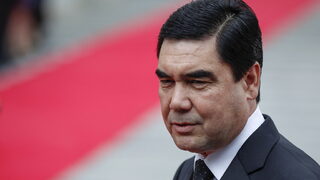 Ездач, певец, президент и баща на следващия лидер: как се предава абсолютна власт в Туркменистан