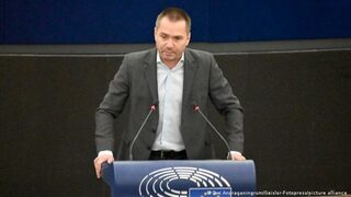 За Ангел Джамбазки, "Хайл Хитлер" и други парливи въпроси