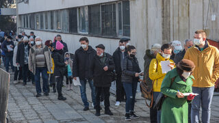 В магазина, мола, метрото: къде може да се ваксинирате срещу COVID-19 през уикенда