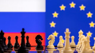 Конфликтът в Украйна: Започнаха санкциите срещу Русия, Путин още няма да праща "миротворци"