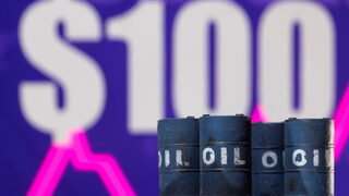 Цените на петрола и газа вече включват "военна премия"
