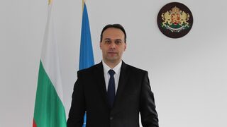 The day in 3 news: <span class="highlight">NATO</span> representative Dragomir Zakov named Defense Minister, Bulgarians turn against Putin, Record electricity prices, production