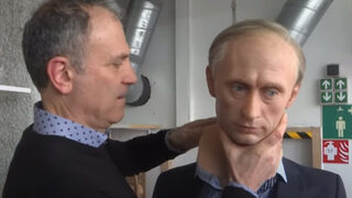 "Не искаме да оправяме косата му всеки ден": Музей в Париж премахна восъчната <span class="highlight">фигура</span> на Путин
