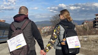 Вечеря в барутния погреб - как бежанците от Украйна подновяват живота си в България