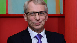 Новините на детски език: Вие питате - министър Денков отговаря