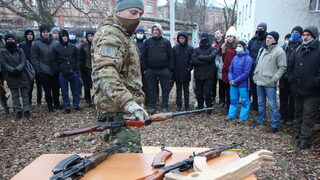Без прецедент след "Ислямска държава": неонацисти се възползват от войната в Украйна