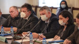 Държавата е напът да остане без COVID мерки и за кратко без право кой да ги въвежда