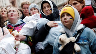 Войната, ден 38: Почти 200 души са арестувани в Русия на протести, военните напускат Киев