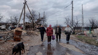 Фотогалерия: В украинско село се готвят и за <span class="highlight">жътва</span> и за евакуация