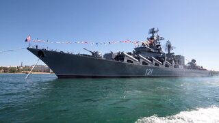 Необясним пожар или <span class="highlight">ракетен</span> удар по "Москва" - какво е известно за потъналия руски крайцер