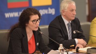 Правителството спира да плаща за бежанците в края на май, трябва да напуснат и хотелите