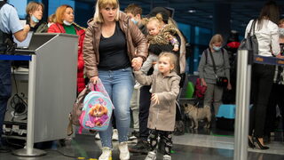 В търсене на гледачи: ЕС иска законните мигранти да могат да работят навсякъде