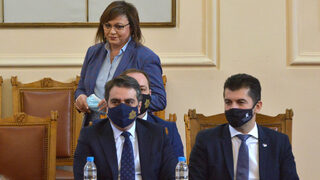 Нинова: БСП напуска коалицията, ако правителството реши да изнася оръжие и боеприпаси за Украйна