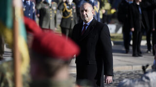 "Не можете да бъдете мой <span class="highlight">президент</span>" – реакции <span class="highlight">за</span> позицията на държавния глава <span class="highlight">за</span> Украйна