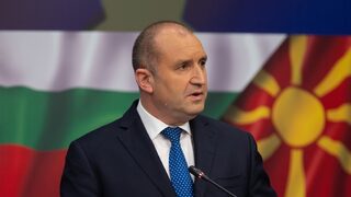 За Румен Радев е "парадоксално" натискът от ЕС към София да е по-голям отколкото към Скопие